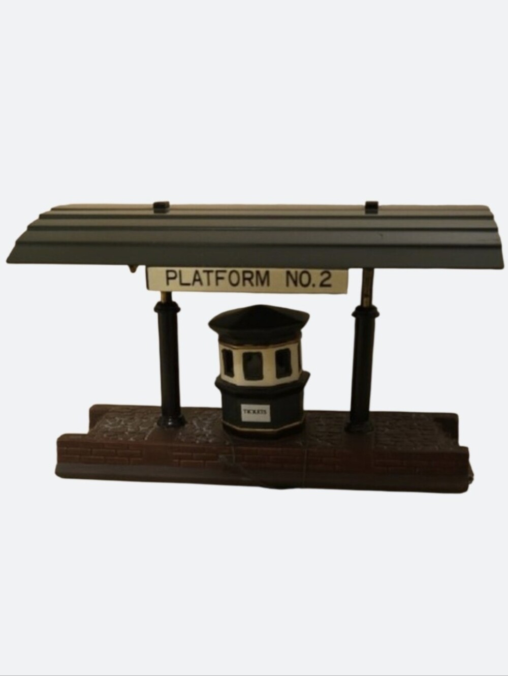Dept 56 Heritage Village Collection Victoria Station Train‎ Platform